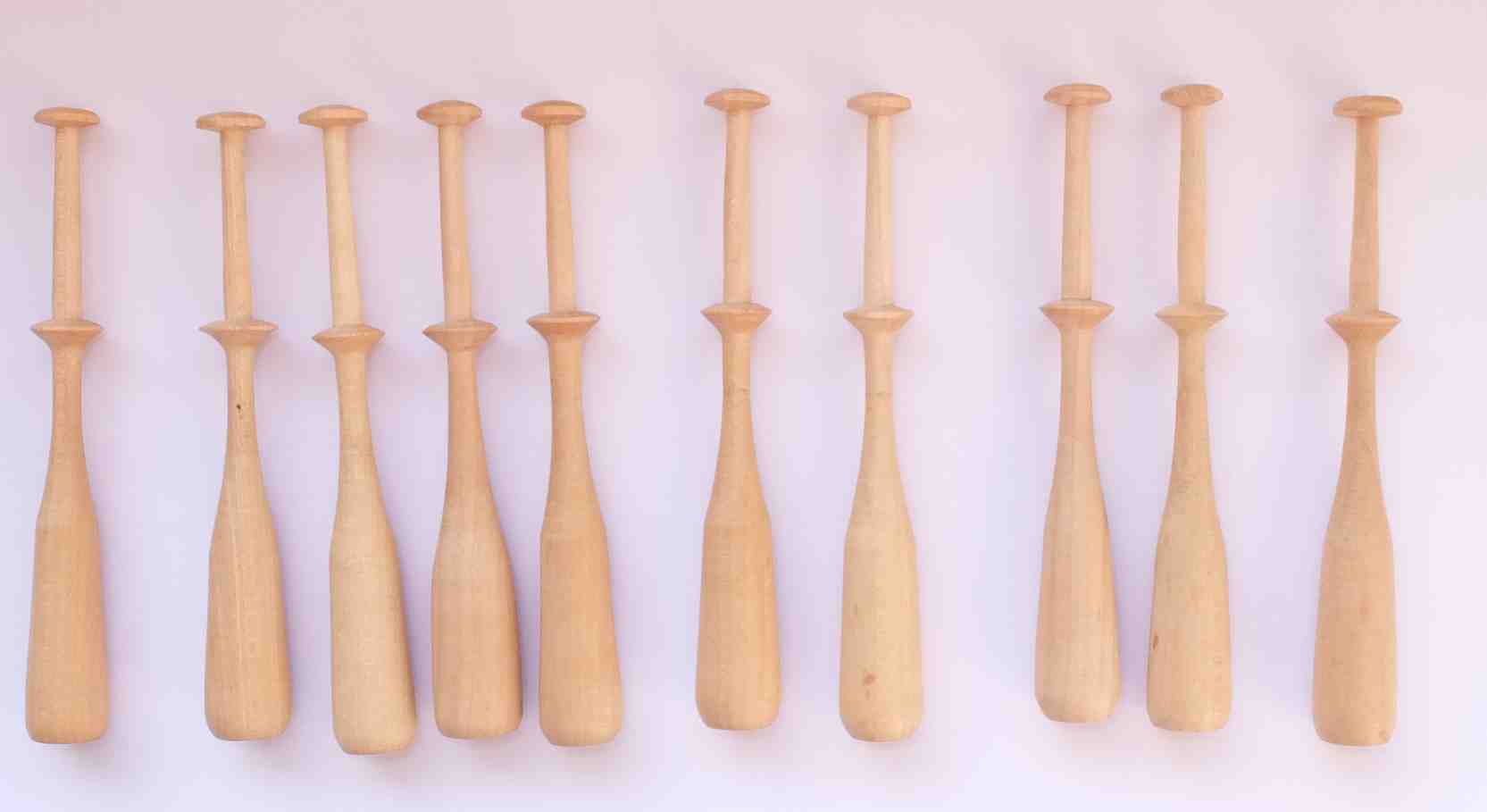 Set 10 Klppel helles Holz ca 9,8 cm lang