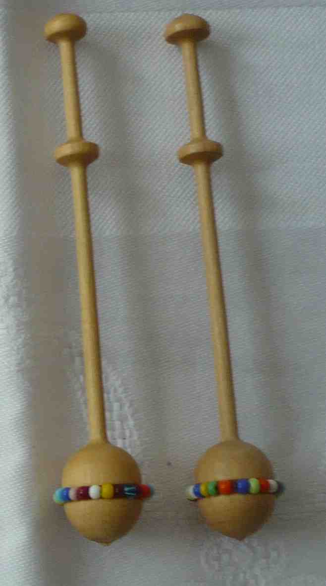 Paar dnische Klppel ca 10 cm lang mit Perlenringen