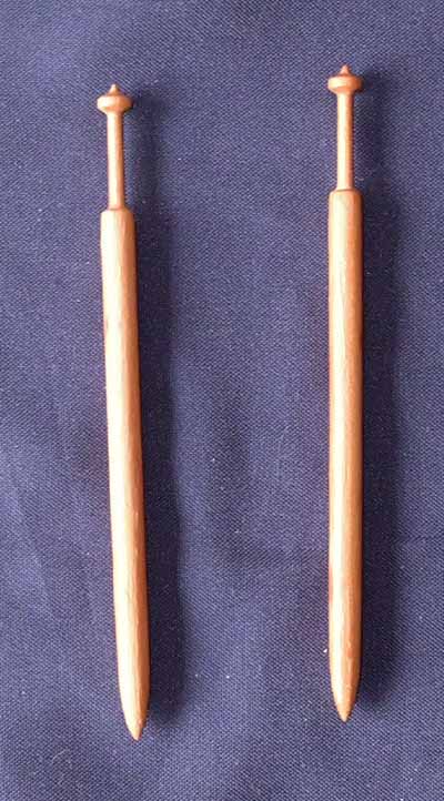 Paar Honitonklppel ca 9,5 cm - hellrtliches Holz