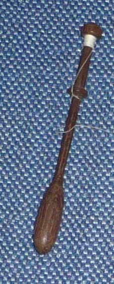 Zierlicher Klppel ca 8,7 cm lang dunkles Holz