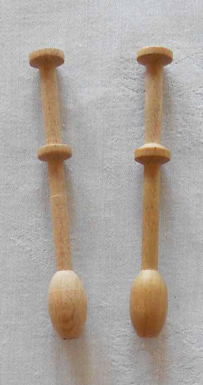 Paar Klppel ca 10 cm lang helles Holz