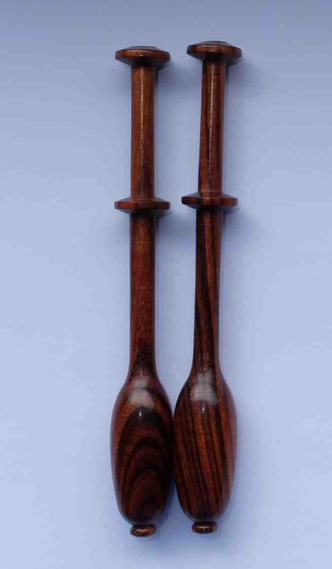 Paar Brgger Klppel ca 10,4 cm lang dunkelgemasertes Holz